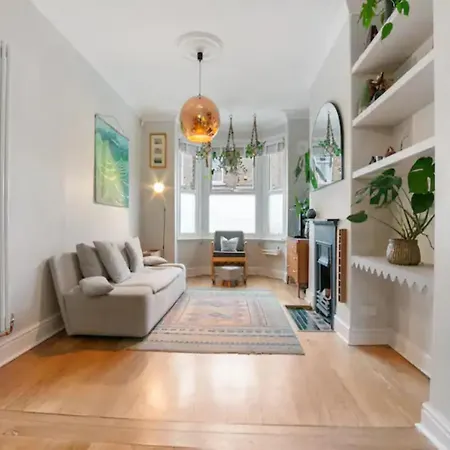 Pass The Keys Charming Family W Parking *