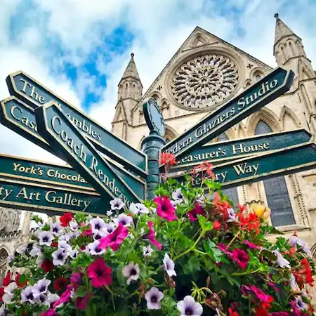 Pass The Keys Charming Family W Parking Holiday home York